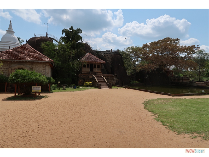 IMG_0195 入口で靴を脱ぐ